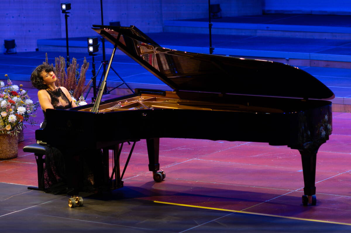 23.08.2026_khatia_buniatishvili_faux.jpg