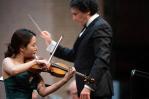 Zoom: Bomsori Kim, hr-Sinfonieorchester Frankfurt, Alain Altinoglu, Festival-Zelt Gstaad