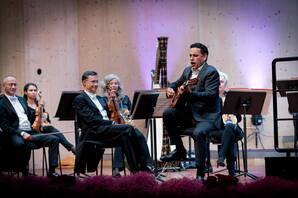 Zoom: Juan Diego Flórez, Musikkollegium Winterthur, Christopher Franklin, Festival-Zelt Gstaad