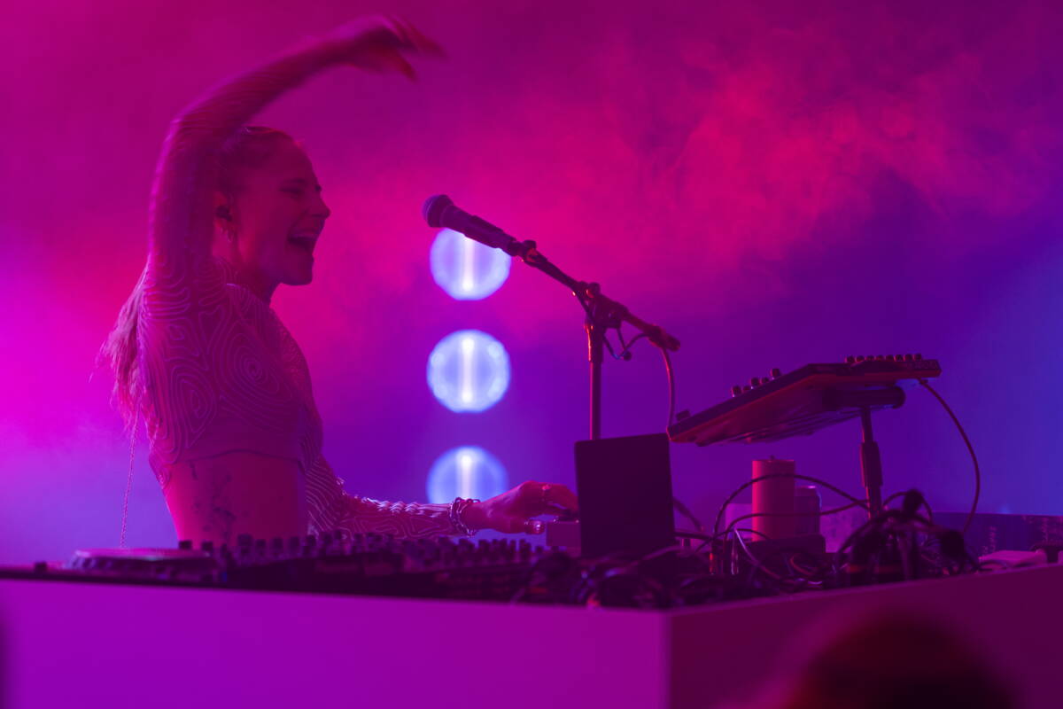 06.08.2026_mountain_spirit_swing__and__electro_the_swingin_hermlins-_natascha_polke__and__kellerkind__davidson_3.jpeg
