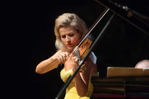 Zoom: 24.8_annesophiemutter_rfx_7278.jpg